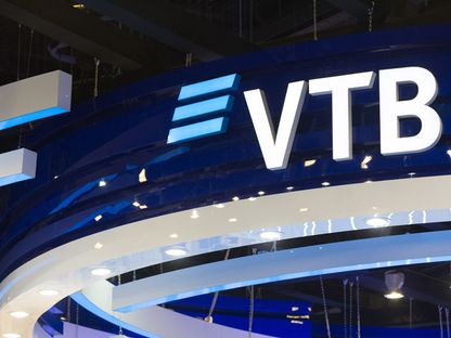 علامة بنك \"في تي بي\" (VTB) الروسي  - المصدر: بلومبرغ