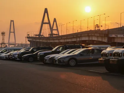 سيارات \"تويوتا\" مخصصة للتصدير في ميناء ناغويا، توكاي، مقاطعة أيتشي، اليابان - بلومبرغ