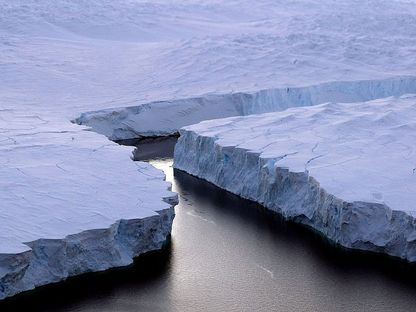 الأنهار الجليدية تعمل عمل الحواجز التي تمنع تدفق المياه إلى البحار. - المصدر: صور غيتي.