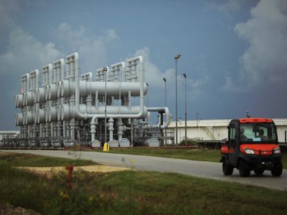 خطوط أنابيب النفط في محمية بريان ماوند البترولية الاستراتيجية في فريبورت، تكساس. - المصدر: بلومبرغ