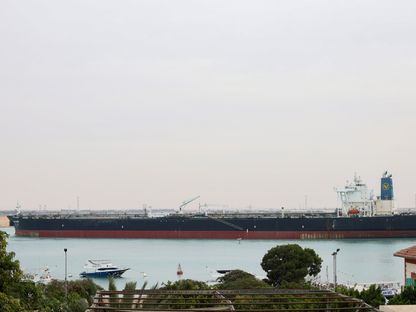 ناقلة النفط الخام \"نيو أسباير\" تبحر بقناة السويس باتجاه الإسماعيلية في السويس، مصر - المصدر: بلومبرغ