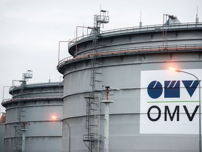 خزانات نفط في مصفاة تابعة لشركة \"أو ام في\" (OMV) في شويتشات، النمسا - المصدر: بلومبرغ