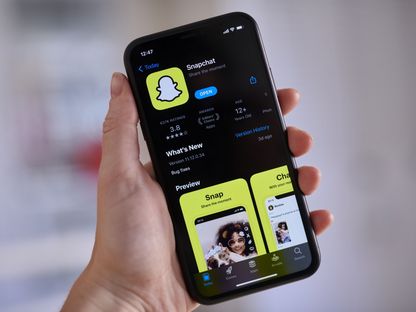 تطبيق \"سناب تشات\" على هاتف ذكي في سانت توماس، جزر فيرجن، الولايات المتحدة. - المصدر: بلومبرغ