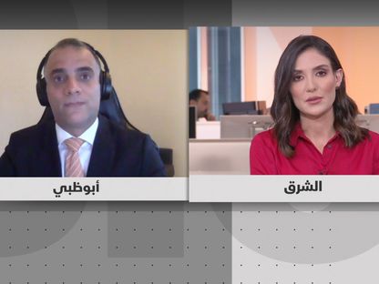 سيف فكري، الرئيس التنفيذي لشركة \"شيميرا كابيتال ليميتيد، مع الإعلامية نور عماشة - المصدر: بلومبرغ