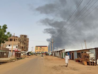 ألسنة الدخان تتصاعد بعد مناوشات جنوب الخرطوم، السودان - المصدر: أ.ف.ب