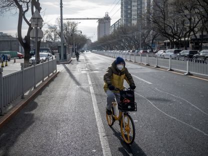 راكب دراجة في بكين ، الصين  - المصدر: بلومبرغ