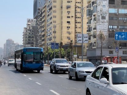 حركة سير السيارات في شوارع القاهرة - المصدر: الشرق