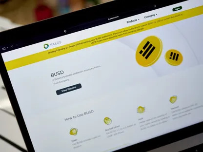 إشعار يظهر على جهاز كمبيوتر محمول من موقع شركة 'باكسوس' بوقف إصدار عملة 'بي يو إس دي'، مع السماح للمستخدمين باستبدالها بعملات مستقرة أخرى - بلومبرغ