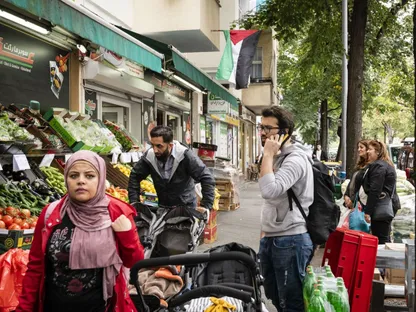 حي سونينالي وسط العاصمة الألمانية برلين والذي يُطلق عليه تسمية \"النسخة المصغرة من سوريا\" - المصدر: بلومبرغ