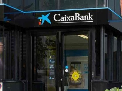 أحد فروع بنك \"كايشا\" الإسباني (CaixaBank) - الشرق/بلومبرغ