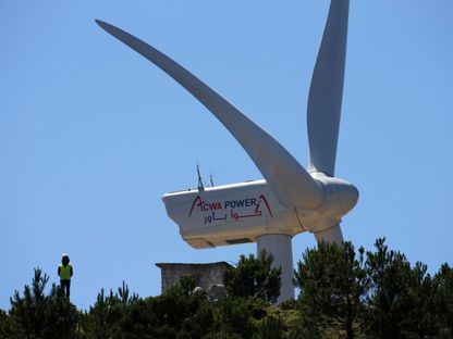 توربين لتوليد الطاقة من الرياح تابع لشركة أكوا باور لتوليد الطاقة، طنجة، المغرب - المصدر: رويترز