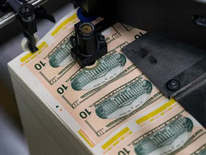 أوراق نقدية من فئة 10 دولارات أميركية - بلومبرغ