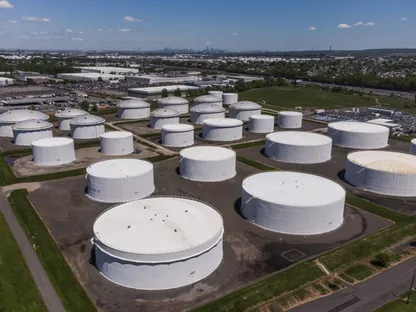 خزانات وقود تابعة لشركة كولونيال بايبلاين في نيوجيرسي (بلومبرغ)