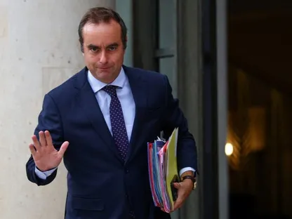 سيباستيان لوكورنو، رئيس وزراء فرنسا المستقيل - رويترز