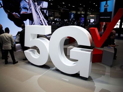 شعار \"الجيل الخامس\" للاتصالات في أحد المعارض.. المشغلون في مصر يستعودن لتقديم خدمات 5G خلال 6 أشهر - المصدر: بلومبرغ