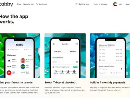 صور تشرح طريقة عمل تطبيق 'تابي'  لتمويل مشتريات الأفراد عبر مواقع الإنترنت على منصة لتحميل التطبيق - بلومبرغ