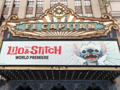 ملصق لفيلم Lilo & Stitch في مسرح "إل كابتن" في هوليوود، كاليفورنيا - Getty Images