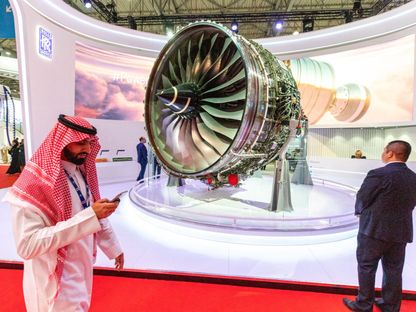 محرك طائرة "رولز رويس ترينت إكس دبليو بي معروض في معرض دبي للطيران - بلومبرغ
