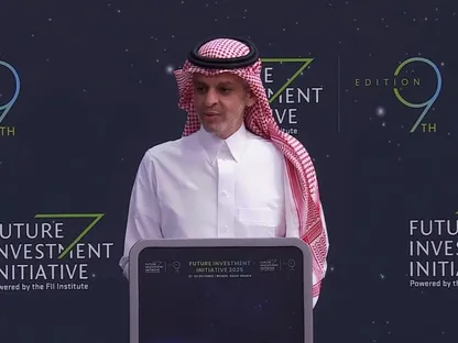 يزيد الحميد، نائب المحافظ ورئيس الإدارة العامة لاستثمارات الشرق الأوسط وشمال أفريقيا بصندوق الاستثمارات العامة، خلال فعاليات مؤتمر مبادرة مستقبل الاستثمار، الرياض، السعودية. 30 أكتوبر 2025 - الشرق