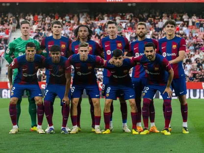 صورة لفريق برشلونة قبل مباراته مع أشبيلية يوم 26 مايو 2024 بالدوري الإسباني - المصدر: بلومبرغ