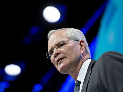 دارين وودز، الرئيس التنفيذي لشركة \"إكسون موبيل كورب\" - المصدر: بلومبرغ