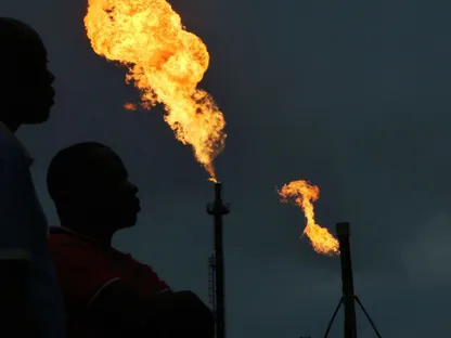 النيران تتصاعد من إحدى منصات استخراج النفط في نيجيريا أكبر منتج للخام في أفريقيا - المصدر: بلومبرغ