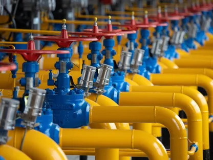 نقطة تجميع غاز في منشأة تخزين الغاز تحت الأرض \"كاسيموفسكويه\" التي تديرها شركة \"غازبروم\" في مدينة كاسيموف الروسية - بلومبرغ