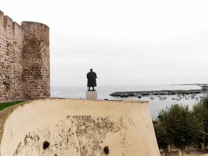 تمثال فاسكو دي غاما المطل على الميناء في سينيس, البرتغال - بلومبرغ