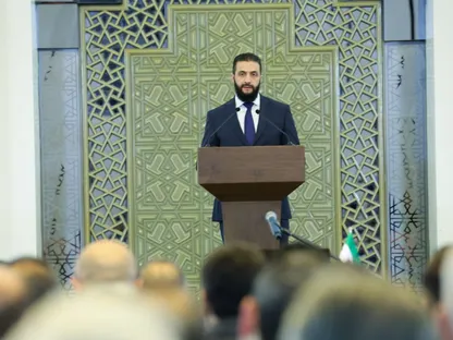 الرئيس السوري أحمد الشرع، يلقي كلمة معلناً تشكيلة الحكومة السورية الجديدة، في قصر الشعب، دمشق، الجمهورية العربية السورية، 30 مارس 2025 (المصدر: رئاسة الجمهورية العربية السورية) - الشرق