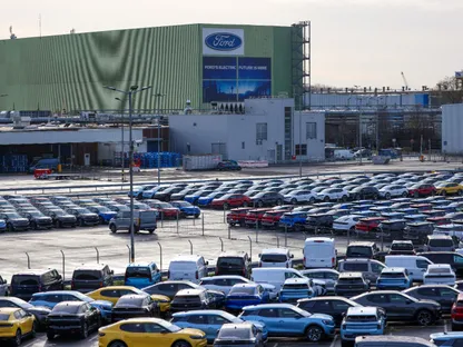 سيارات \"فورد\" المصنعة حديثاً جاهزة للشحن في مركز توزيع \"فورد\" بمصنع شركة \"فورد موتور\" في كولونيا، ألمانيا، يوم الخميس 21 نوفمبر 2024 - بلومبرغ