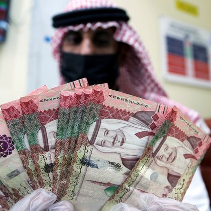 "ستاندر آند بورز": برامج استثمار الصندوق السيادي السعودي ستدعم البنوك 