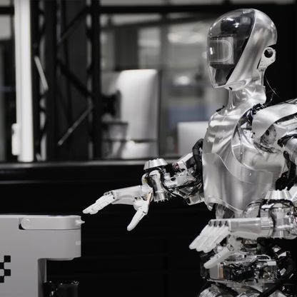 بيزوس يغزو عالم الروبوتات بمشاركة "أوبن إيه آي" و"إنفيديا"