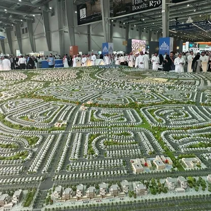 مجسم مشروع "ضاحية الفرسان" الذي تطوره "الشركة الوطنية للإسكان" في مدينة الرياض على مساحة تتجاوز 35 مليون متر مربع، كما ظهر خلال فعاليات معرض "سيتي سكيب غلوبال" في الرياض، المملكة العربية السعودية يوم 11 سبتمبر 2023 - المصدر: بلومبرغ