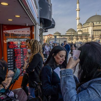 مدققو أردوغان سيحققون بمشتريات العملات بعدما هوت الليرة