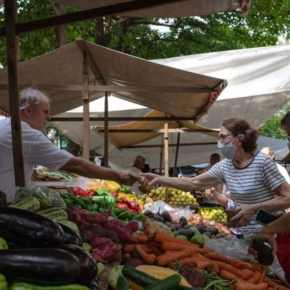 مستثمرون يبحثون عن سر الصمود في وجه الركود التضخمي بالأسواق الناشئة 