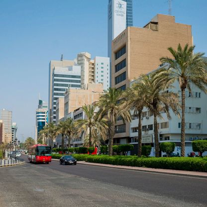 الكويت تقلص عجز الموازنة الجديدة 13.5% إلى 19.1 مليار دولار