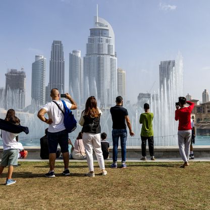 قطاع السياحة والسفر يُنعش اقتصاد دبي غير النفطي في فبراير