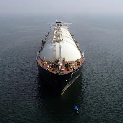 ناقلة الغاز الطبيعي المسال "إل إن جي أكواريوس" في بحر جاوة قبالة سواحل إندونيسيا - بلومبرغ