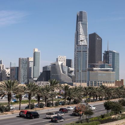 كيف يدفع النفط والغاز نمو اقتصادات الخليج العامين المقبلين؟ 