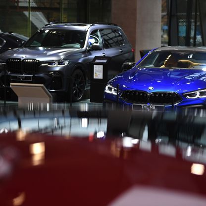 "BMW": أزمتا أوكرانيا والرقائق ستقلصان أرباح صناعة السيارات في 2022