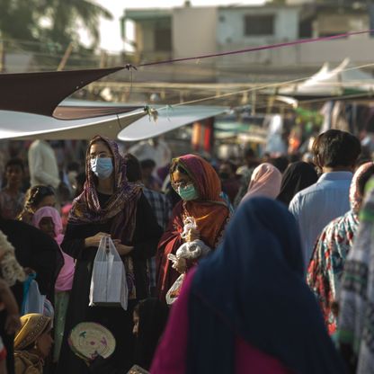 قطر تضخ في اقتصاد باكستان ملياري دولار 