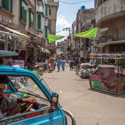 باكستان.. الروبية تنخفض إلى مستوى قياسي وسط ضغوط متزايدة