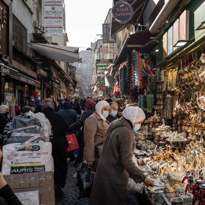 التضخم في تركيا تباطأ على الأرجح الشهر الماضي وسط حذر المركزي