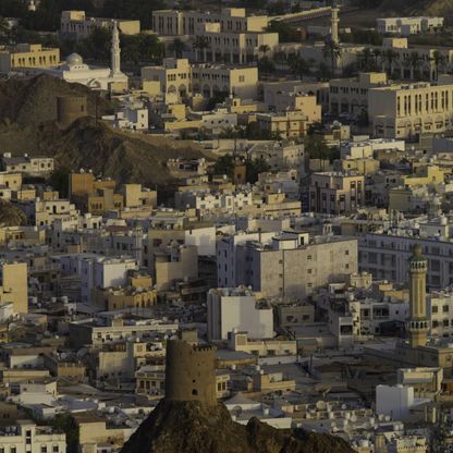 صحار العُماني يطمح لمنافسة جبل علي بوقود السفن