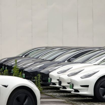 "تسلا" تخفض أسعارها في الصين مع تباطؤ أكبر سوق سيارات كهربائية