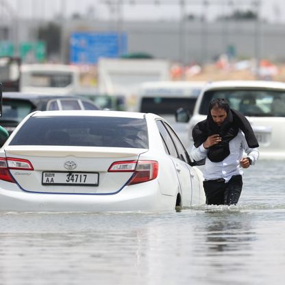 محمد بن زايد: الإمارات تقيم الأضرار بعد هطول أمطار قياسية