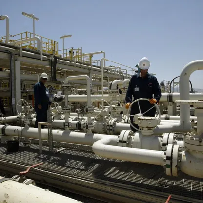 عامل في مصفاة نفط بإقليم كردستان العراق - AFP