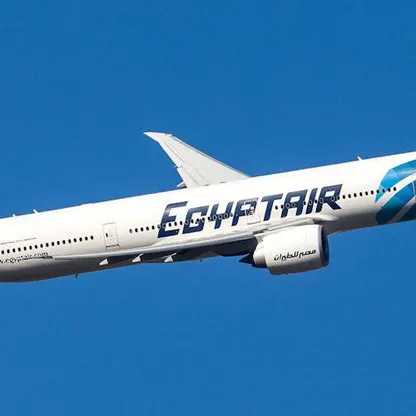 طائرة تابعة لشركة "مصر للطيران". استأنفت الناقة الوطنية المصرية الرحلات تدريجياً إلى الإمارات اعتباراً من اليوم - المصدر: بلومبرغ