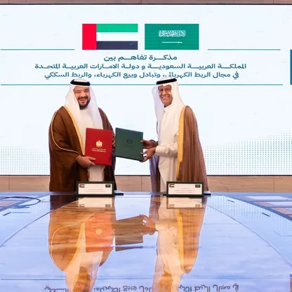 الأمير عبدالعزيز بن سلمان، وزير الطاقة، ووزير الصناعة والثروة المعدنية السعودي، ومحمد حسن السويدي، وزير الاستثمار الإماراتي - وكالة الأنباء السعودية