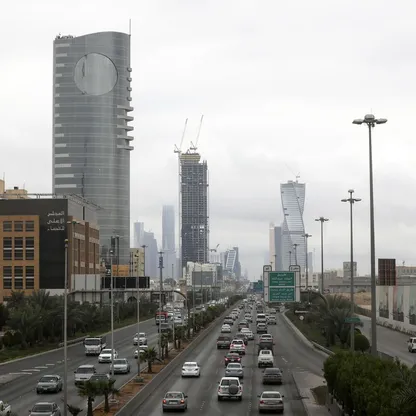 صورة من العاصمة السعودية الرياض. السعودية تفعّل شبكة لوجستية متكاملة لتجاوز اضطرابات مضيق هرمز، مع رسائل طمأنة رسمية - المصدر: بلومبرغ